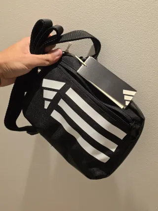 Bandolera Adidas Negra con Rayas Blancas