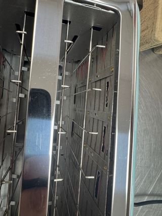 Tostadora Cecotec Toastin' Time Azul abollada