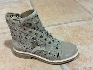 Botín Alma en Pena tachas cristal serraje beige 37