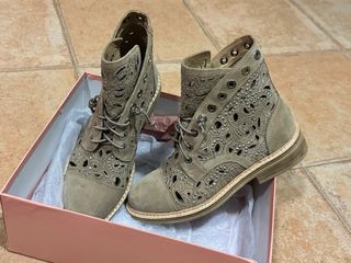 Botín Alma en Pena tachas cristal serraje beige 37