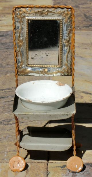 ANTIGUO LAVAVO TOCADOR DE JUGUETE HOJALATA MUÑECAS