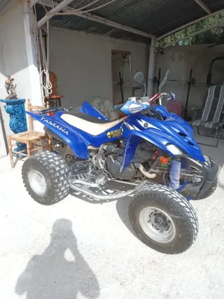 Quad Yamaha Azul