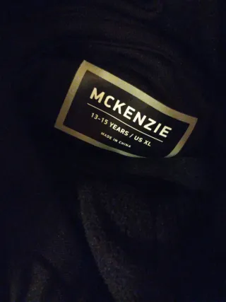 Chaqueta McKenzie Negra con Capucha