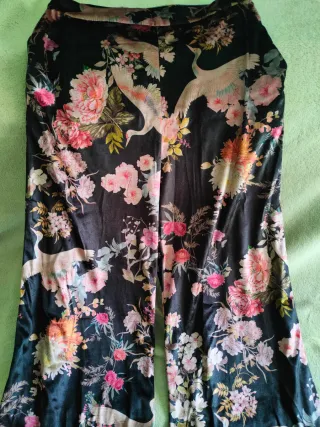 STRADIVARIUS - Pantalón ancho estampado floral