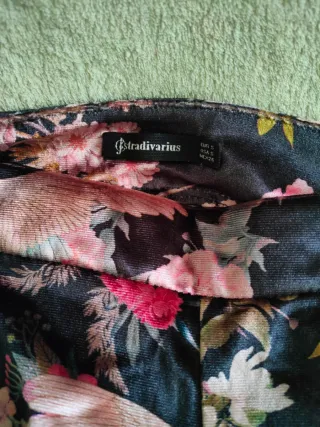 STRADIVARIUS - Pantalón ancho estampado floral