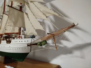 Maqueta de barco de vela