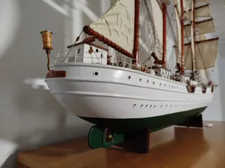 Maqueta de barco de vela
