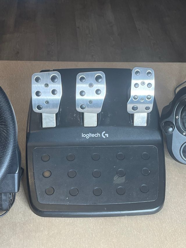 Volante Logitech G29 con Pedali