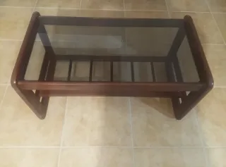 Mesita de centro de madera y cristal