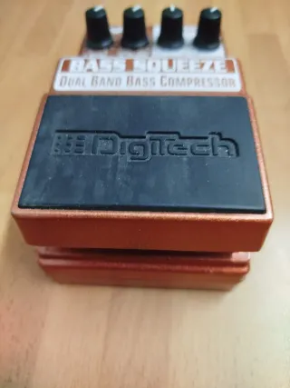Pedal compresor Digitech Bass Squeeze X-Series