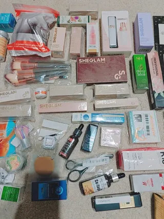 Lote de Maquillaje y Accesorios SHEGLAM