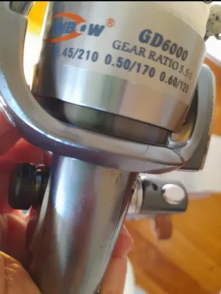 Lote caña pesca 2 carretes y caja accesorios