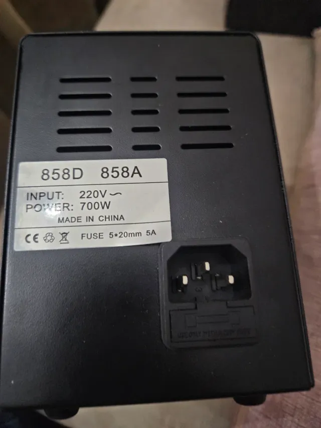 Stazione di saldatura ad aria calda 858D