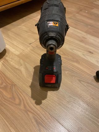 Tornillo de impacto Wurth con batería