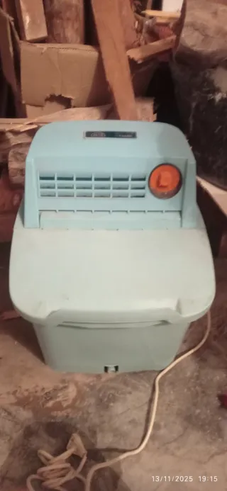 Lavadora antigua azul