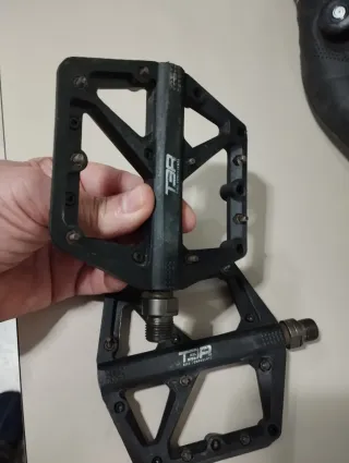 Pedales MTB Antideslizantes* clavos*