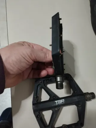 Pedales MTB Antideslizantes* clavos*