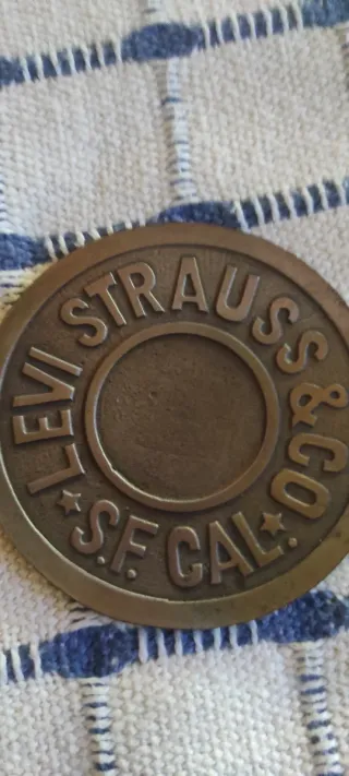 Medalla Levi's & Co. SF CAL