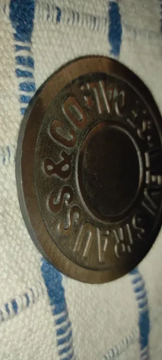 Medalla Levi's & Co. SF CAL