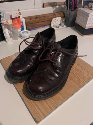 Zapatos de vestir granate mujer