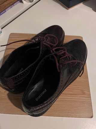 Zapatos de vestir granate mujer