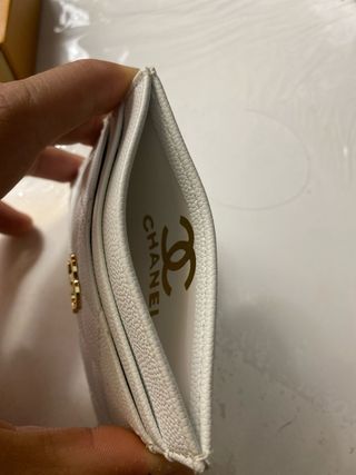 Portacarte Chanel bianco con logo dorato