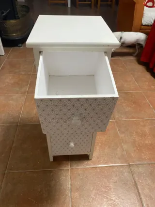 Cajonera de madera con 3 cajones