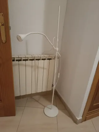 Lámpara de pie IKEA blanca
