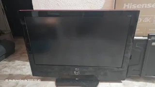 Televisor LG Negro y Rojo