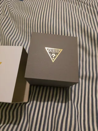 Reloj Guess Dorado y Blanco