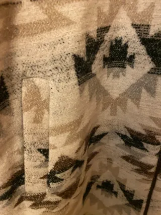 Chaqueta con estampado étnico y capucha