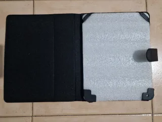 Custodia Protettiva Universale in Similpelle Nera