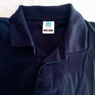 POLO DE HOMBRE AZUL MARINO.