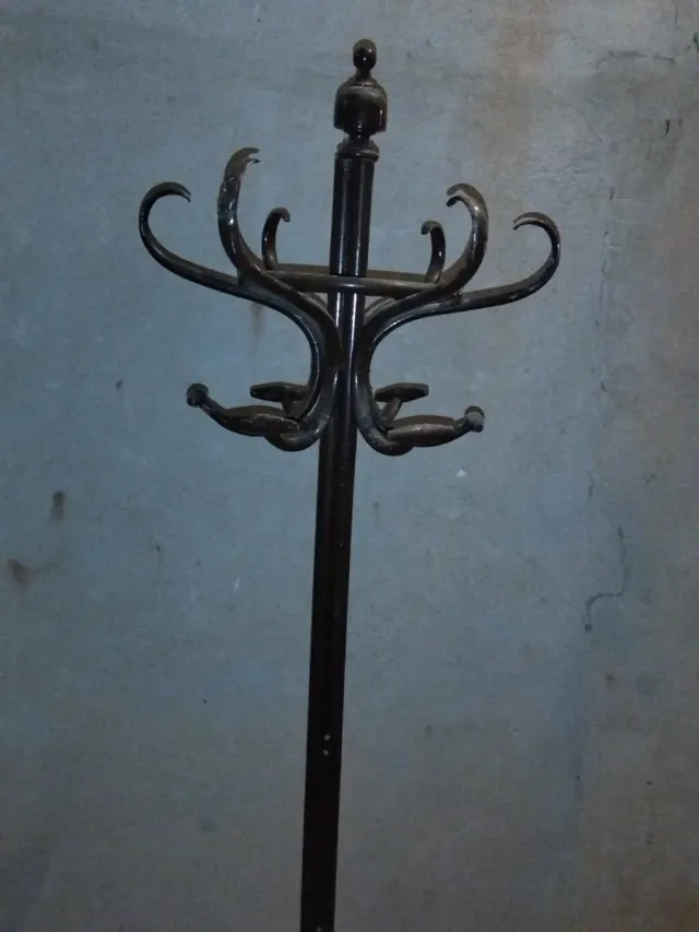 Perchero antiguo de madera