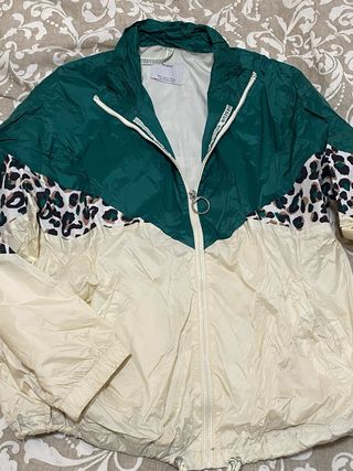 Chaqueta Cortavientos Animal Print Verde Beige