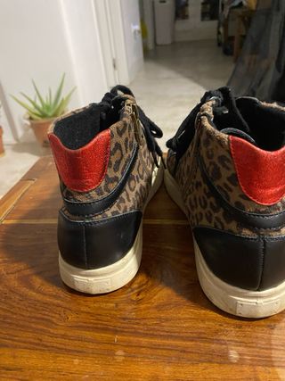 Zapatillas animal print con estrella