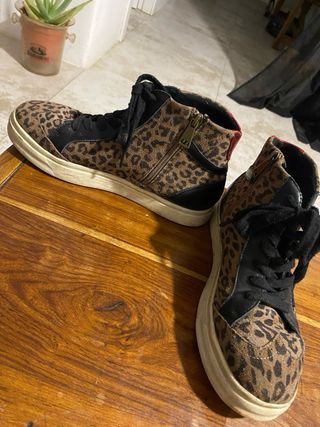 Zapatillas animal print con estrella