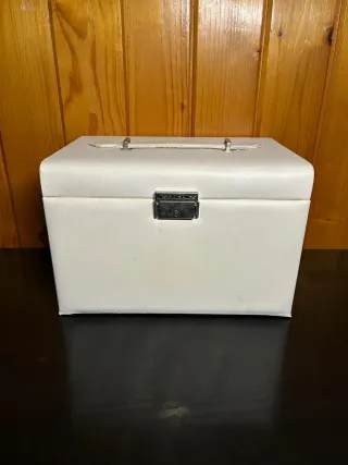 Joyero blanco con espejo y cajones