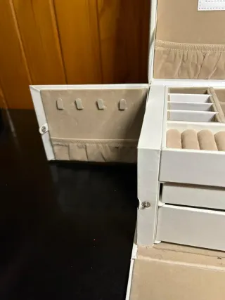 Joyero blanco con espejo y cajones