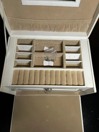 Joyero blanco con espejo y cajones