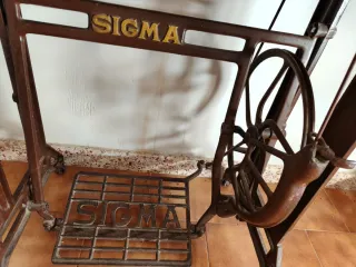 Máquina de coser Sigma antigua