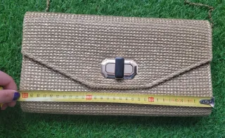 Bolso de fiesta dorado con cadena