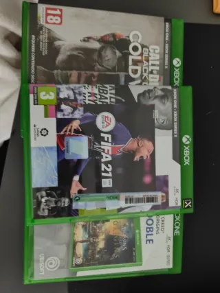 Xbox One S Bianca + 3 giochi (FIFA+ CoD+Assassin's)