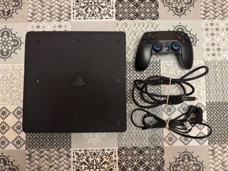 Ps4 Slim 1TB Negra + Mando y Cables