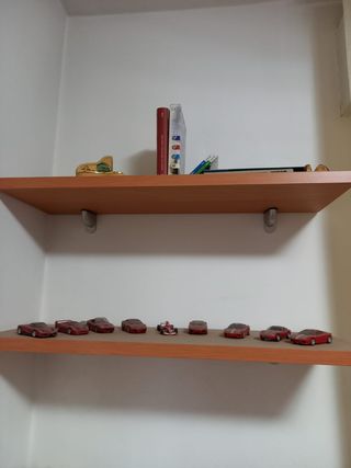 Mensole in legno con supporto a scomparsa