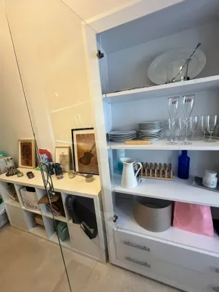 Vitrina de cristal y madera