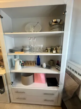 Vitrina de cristal y madera