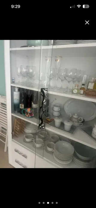 Vitrina de cristal y madera