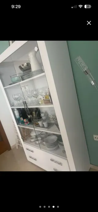 Vitrina de cristal y madera