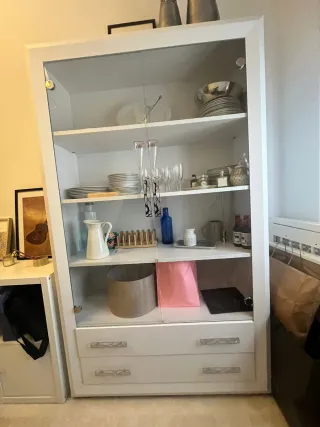 Vitrina de cristal y madera